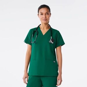 FIGS Hunter Green Large Casma Three Pocket Top